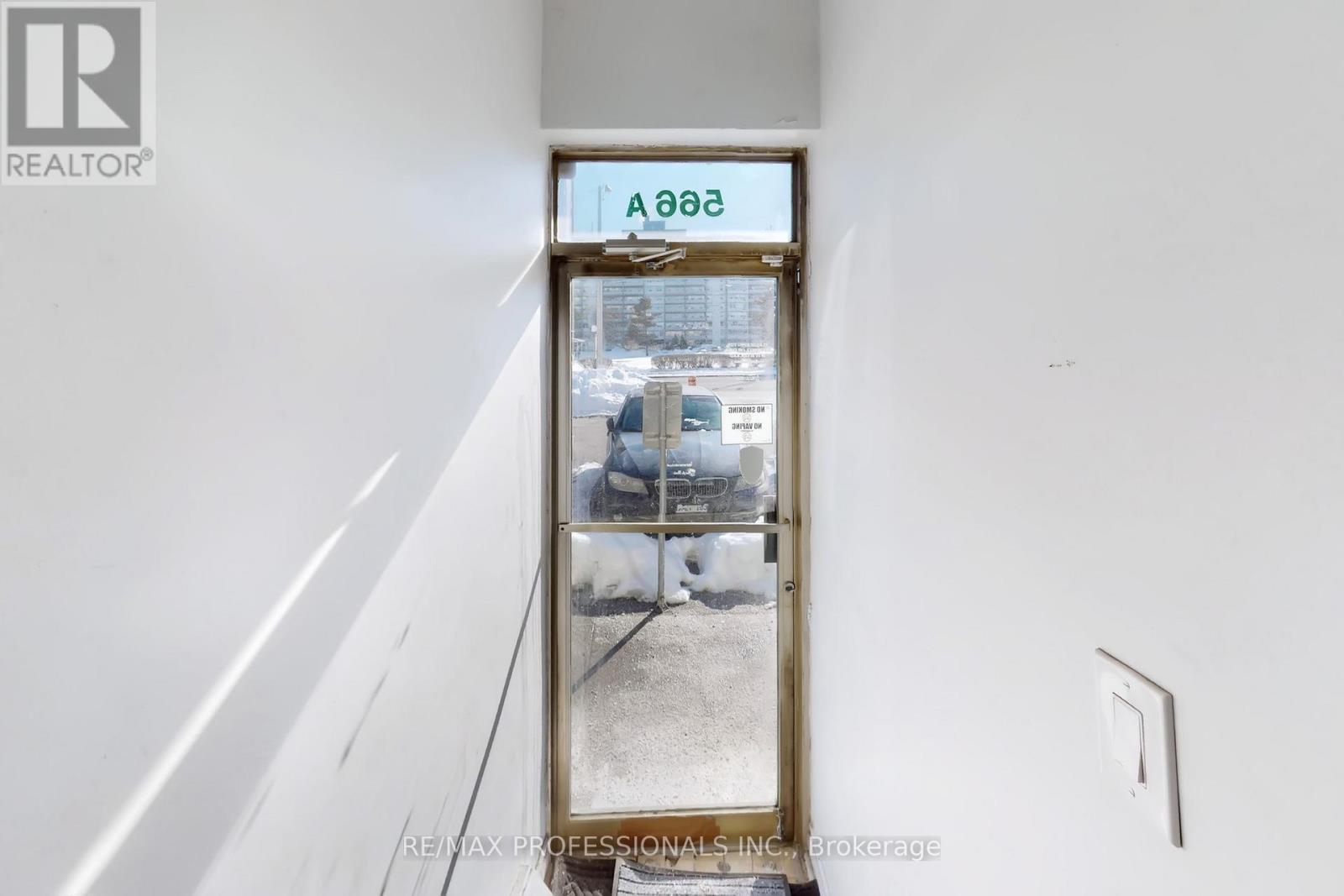 566 Sheppard Avenue W, Toronto, Ontario  M3H 2R9 - Photo 15 - C12765426