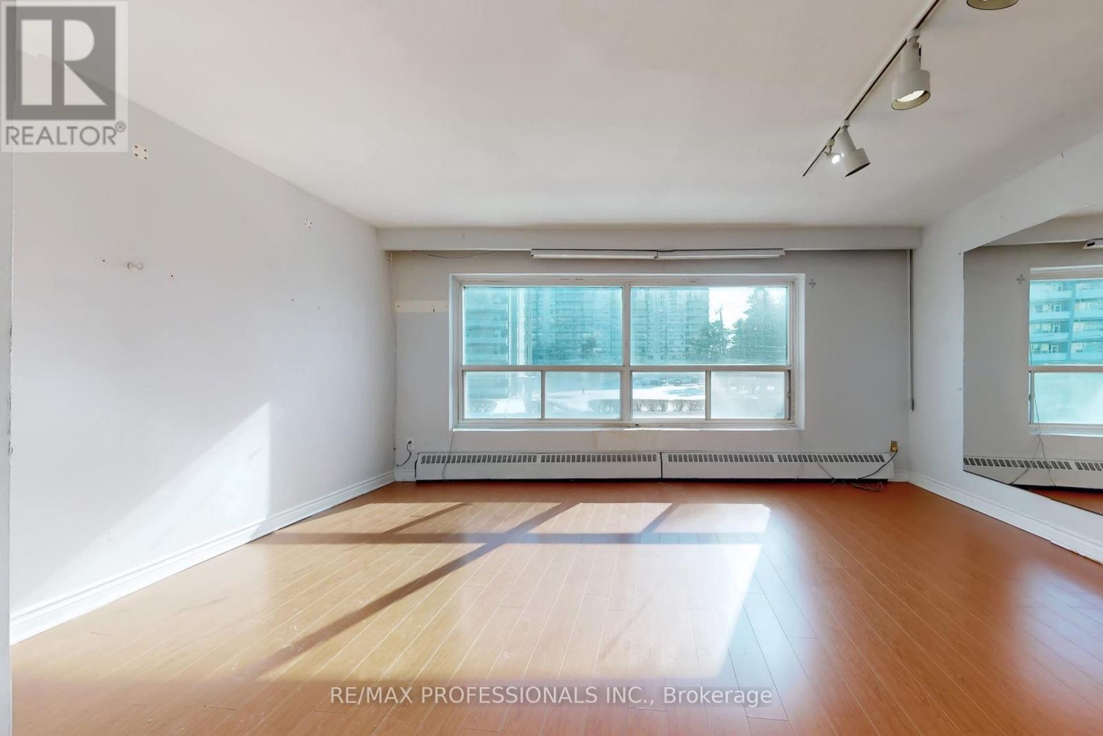 566 Sheppard Avenue W, Toronto, Ontario  M3H 2R9 - Photo 17 - C12765426
