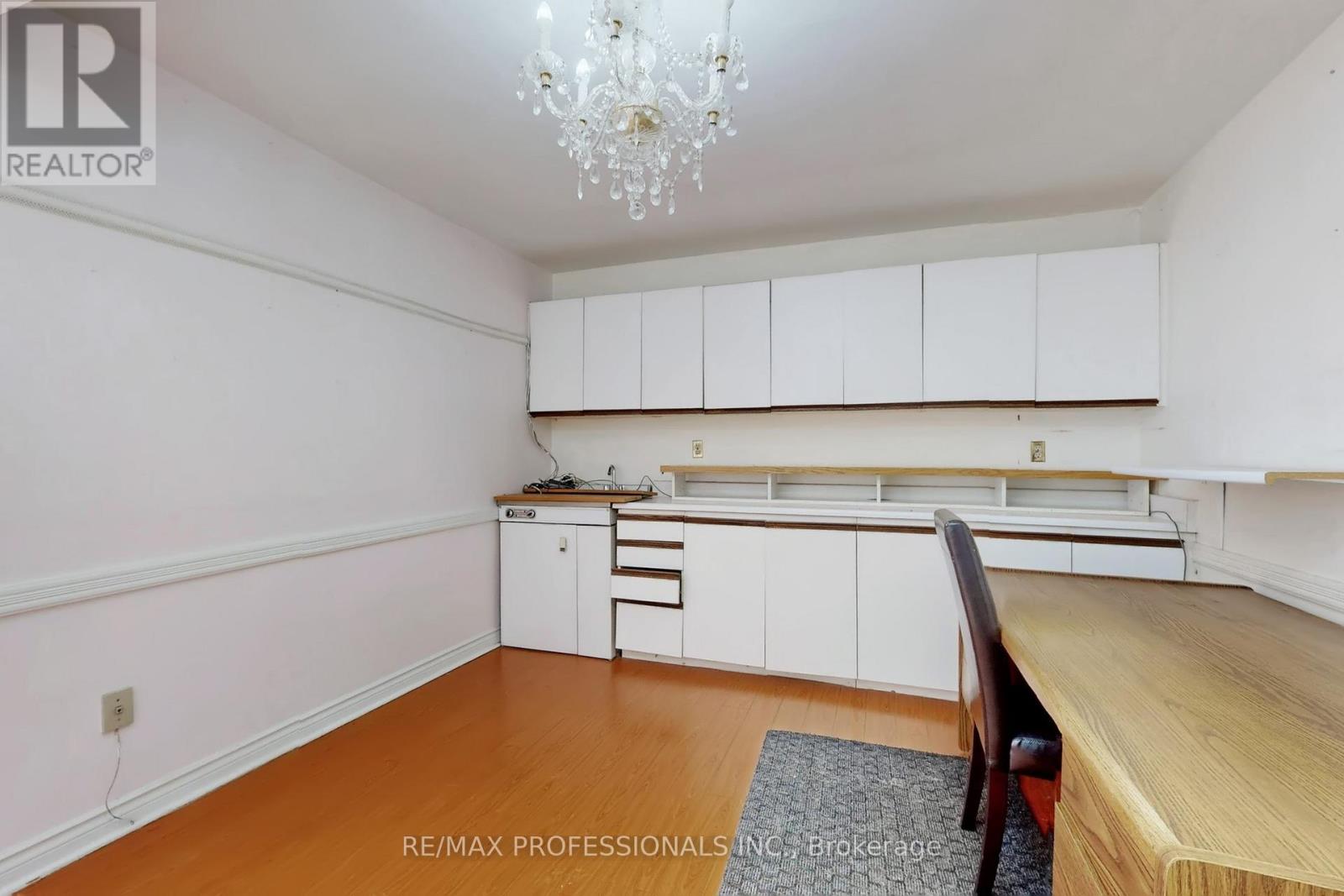 566 Sheppard Avenue W, Toronto, Ontario  M3H 2R9 - Photo 21 - C12765426