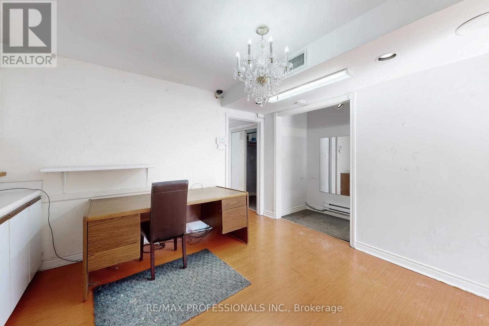 566 Sheppard Avenue W, Toronto, Ontario  M3H 2R9 - Photo 22 - C12765426