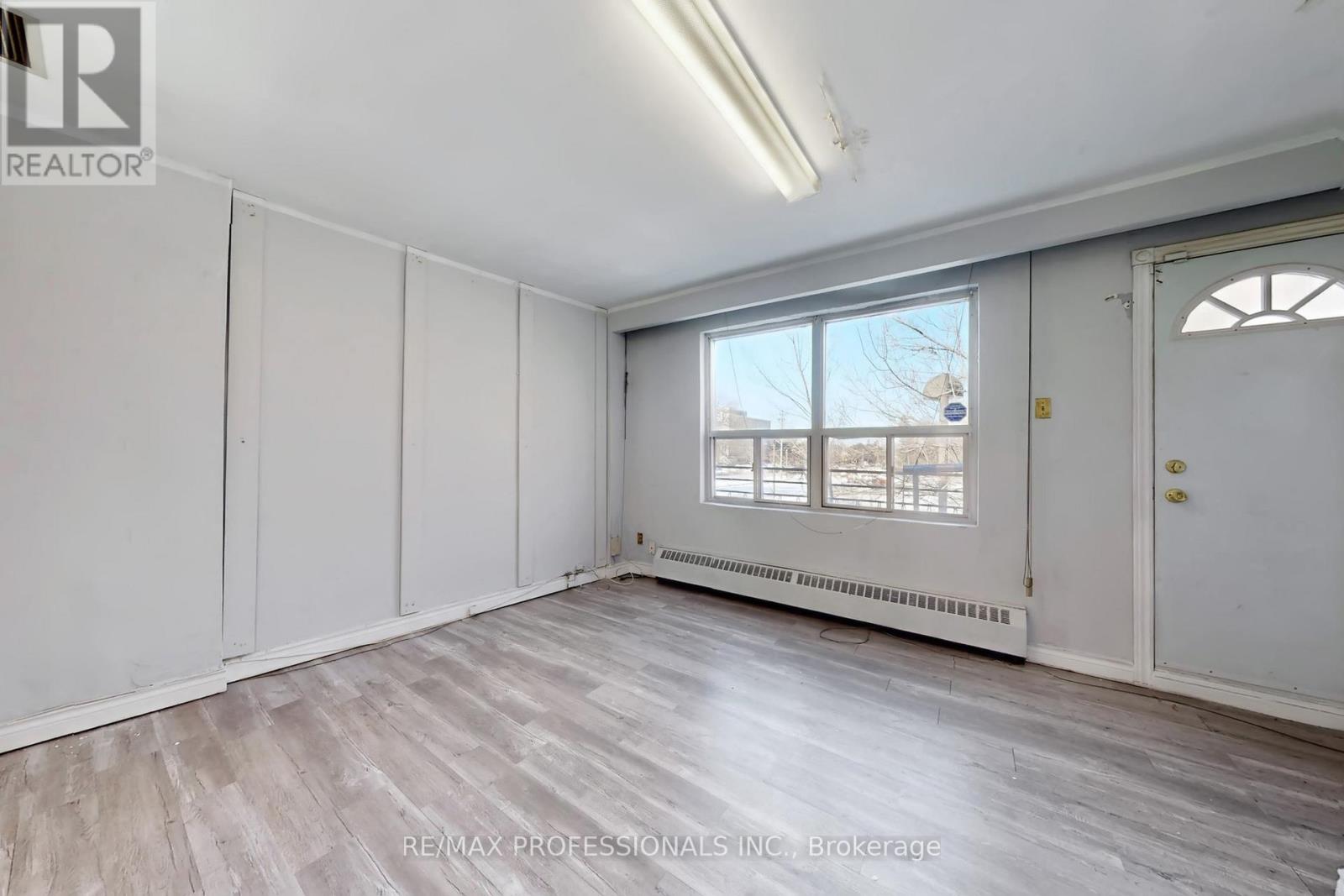 566 Sheppard Avenue W, Toronto, Ontario  M3H 2R9 - Photo 24 - C12765426
