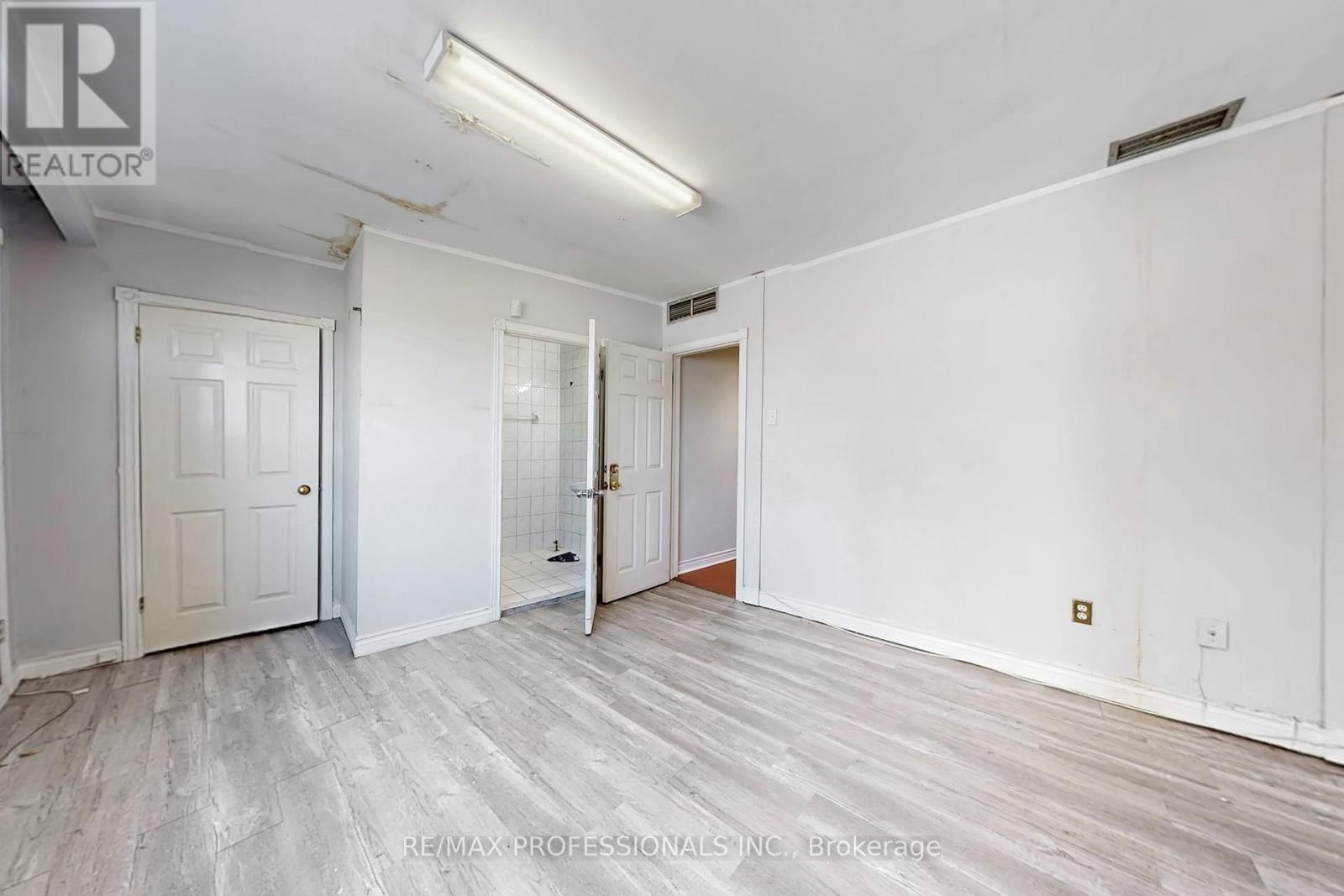 566 Sheppard Avenue W, Toronto, Ontario  M3H 2R9 - Photo 25 - C12765426