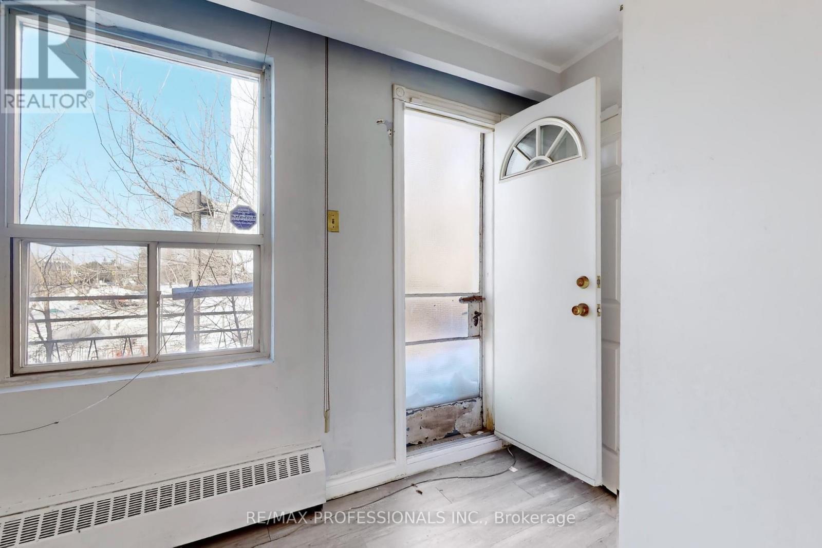 566 Sheppard Avenue W, Toronto, Ontario  M3H 2R9 - Photo 27 - C12765426