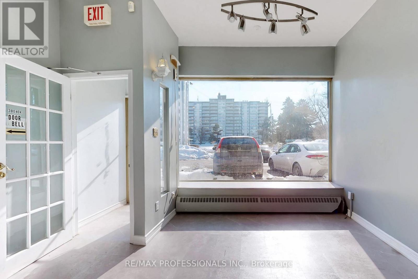 566 Sheppard Avenue W, Toronto, Ontario  M3H 2R9 - Photo 3 - C12765426