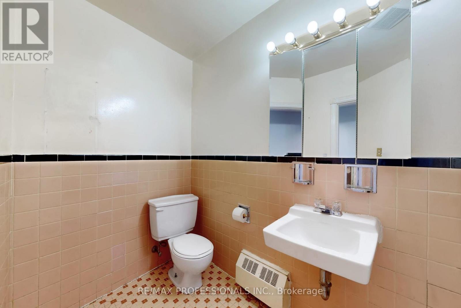 566 Sheppard Avenue W, Toronto, Ontario  M3H 2R9 - Photo 34 - C12765426