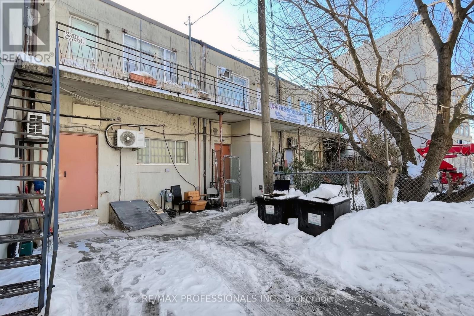566 Sheppard Avenue W, Toronto, Ontario  M3H 2R9 - Photo 39 - C12765426