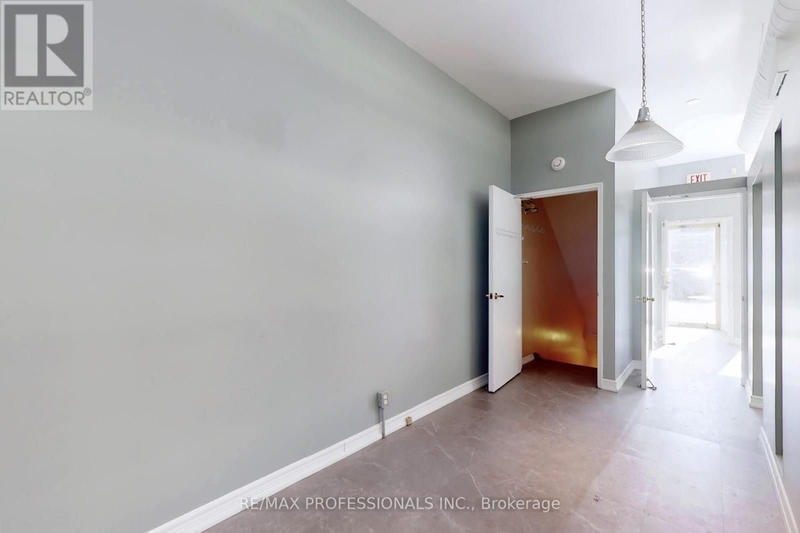 566 Sheppard Avenue W, Toronto, Ontario  M3H 2R9 - Photo 9 - C12765426