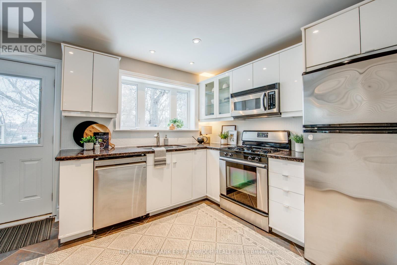 418 Jones Avenue, Toronto, Ontario  M4J 3G3 - Photo 11 - E12765258