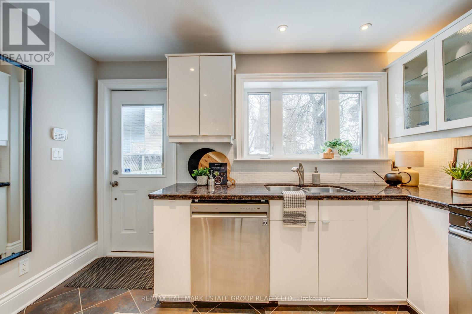 418 Jones Avenue, Toronto, Ontario  M4J 3G3 - Photo 13 - E12765258