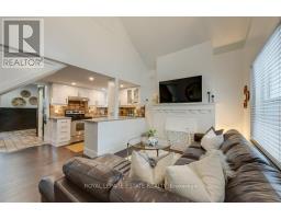 215 PICKERING STREET, Toronto, Ontario