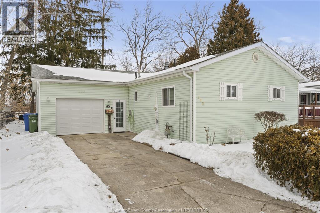 MLS# 26002738: 290 FOREST PLACE, Essex, Canada