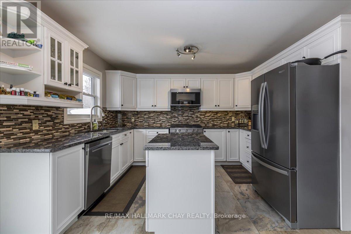 2 Mancini Drive, Essa, Ontario  L3W 0A6 - Photo 10 - N12765200