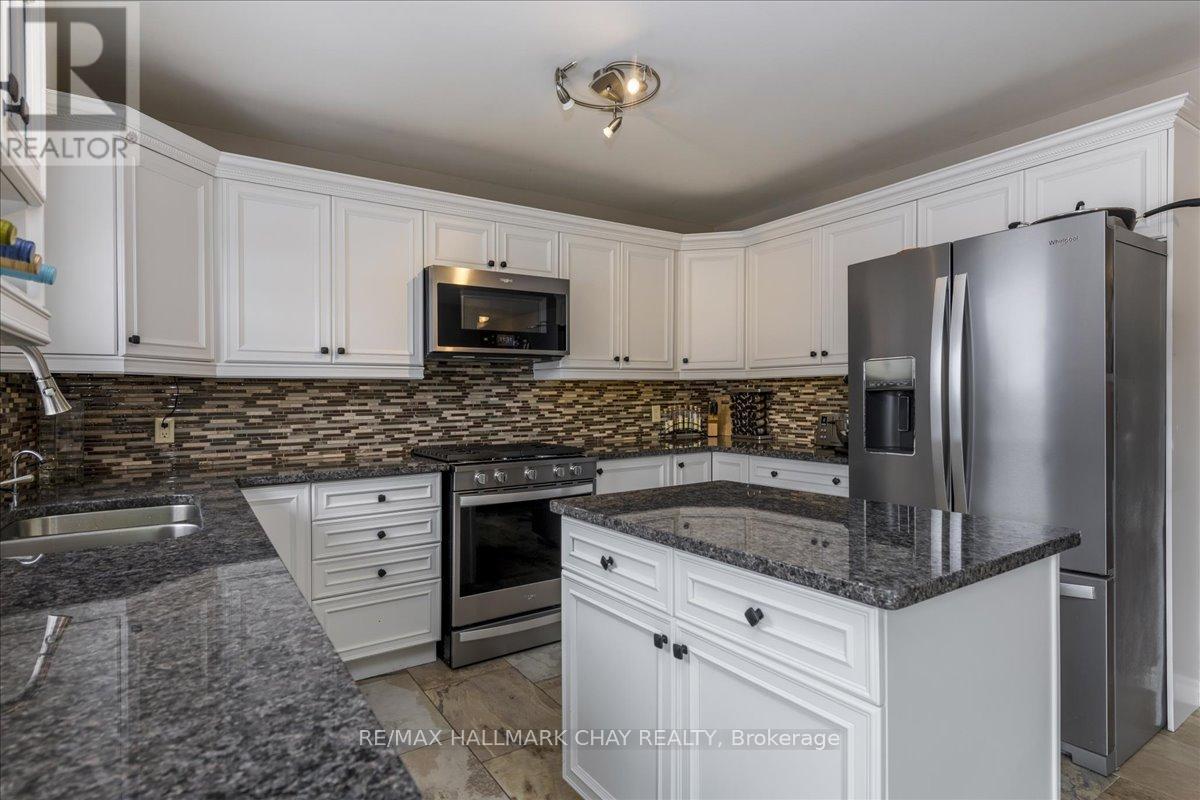 2 Mancini Drive, Essa, Ontario  L3W 0A6 - Photo 11 - N12765200