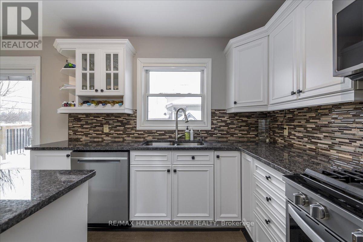 2 Mancini Drive, Essa, Ontario  L3W 0A6 - Photo 13 - N12765200