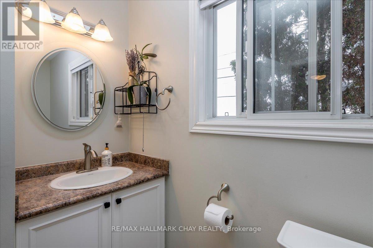 2 Mancini Drive, Essa, Ontario  L3W 0A6 - Photo 17 - N12765200