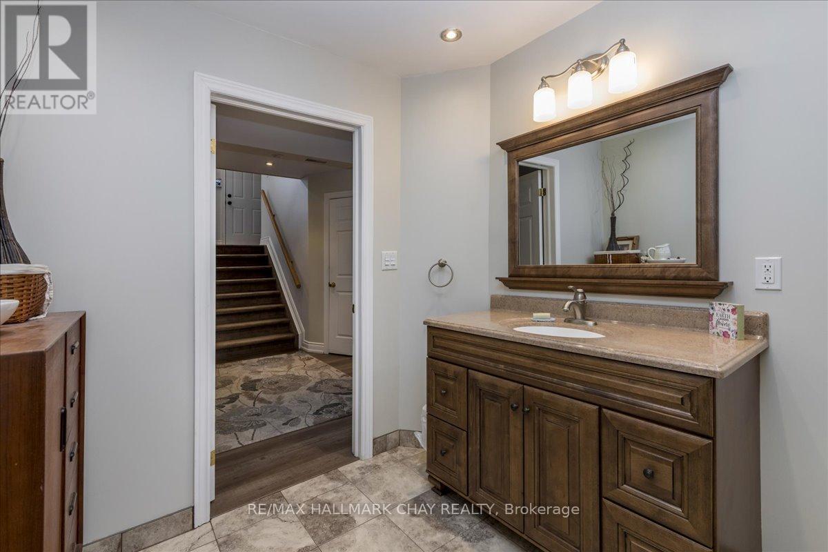 2 Mancini Drive, Essa, Ontario  L3W 0A6 - Photo 23 - N12765200