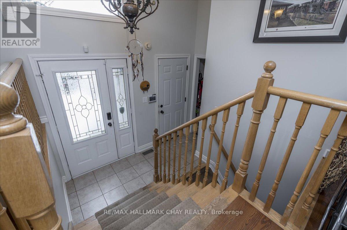 2 Mancini Drive, Essa, Ontario  L3W 0A6 - Photo 3 - N12765200