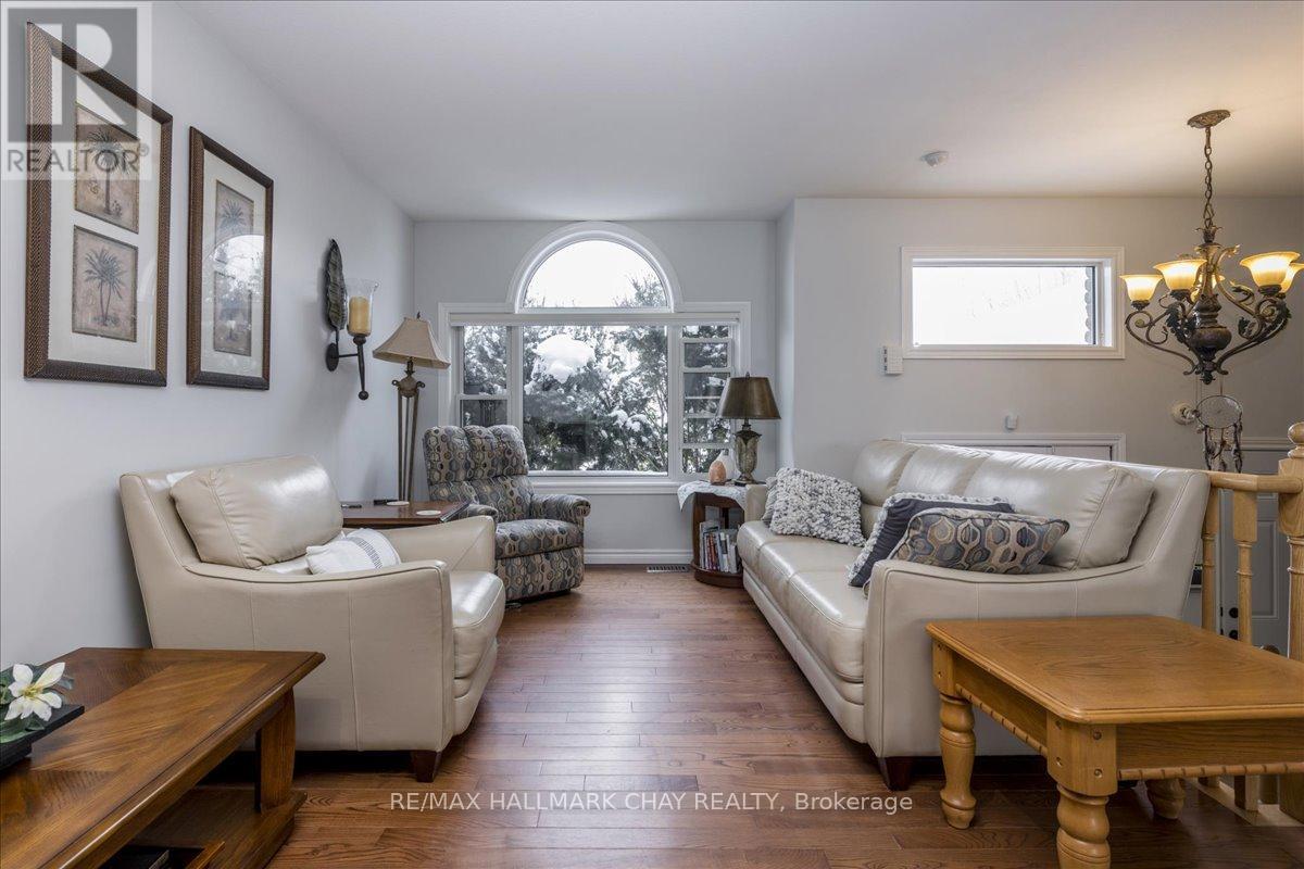 2 Mancini Drive, Essa, Ontario  L3W 0A6 - Photo 5 - N12765200