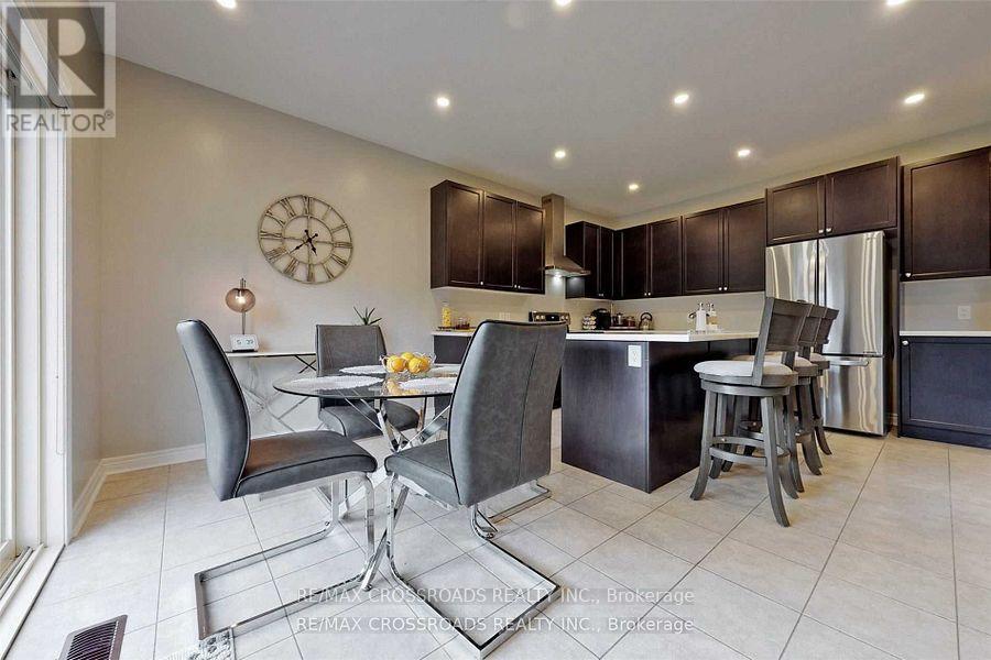 62 Romanelli Crescent, Bradford West Gwillimbury (Bradford), Ontario  L3Z 0X7 - Photo 10 - N12765244