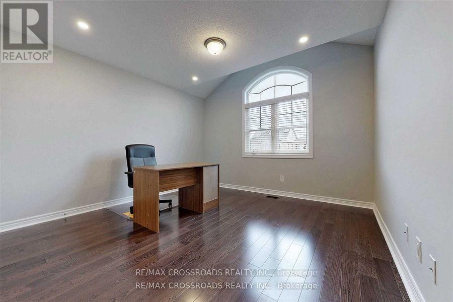 62 Romanelli Crescent, Bradford West Gwillimbury (Bradford), Ontario  L3Z 0X7 - Photo 30 - N12765244