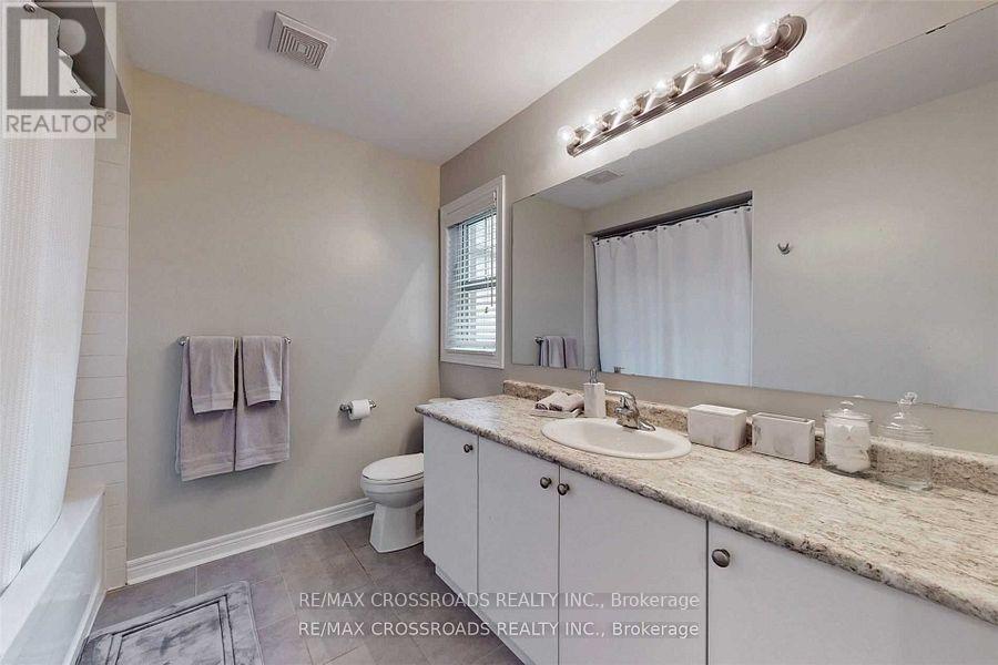 62 Romanelli Crescent, Bradford West Gwillimbury (Bradford), Ontario  L3Z 0X7 - Photo 32 - N12765244