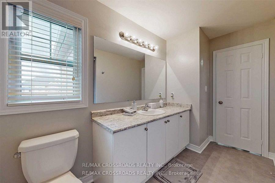 62 Romanelli Crescent, Bradford West Gwillimbury (Bradford), Ontario  L3Z 0X7 - Photo 33 - N12765244