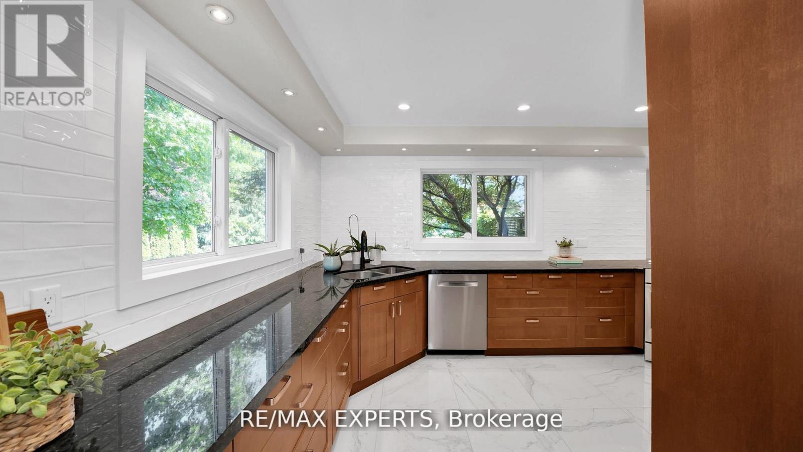 10 Kehoe Court, King (Nobleton), Ontario  L0G 1N0 - Photo 12 - N12765340