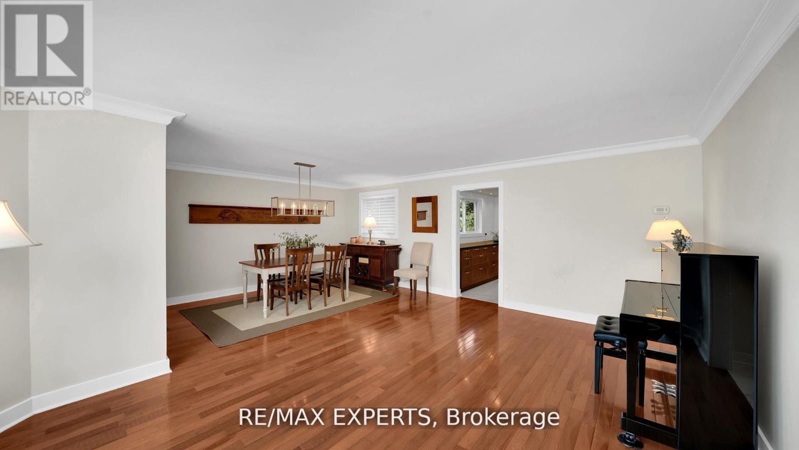 10 Kehoe Court, King (Nobleton), Ontario  L0G 1N0 - Photo 8 - N12765340