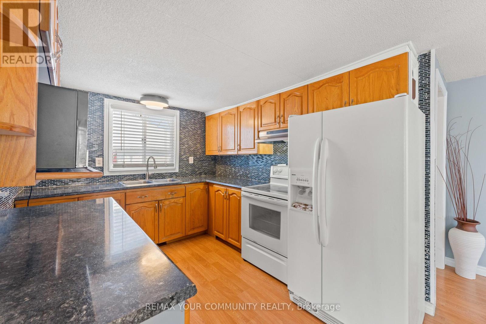 320 Pasadena Drive, Georgina, Ontario  L4P 2E3 - Photo 16 - N12765386