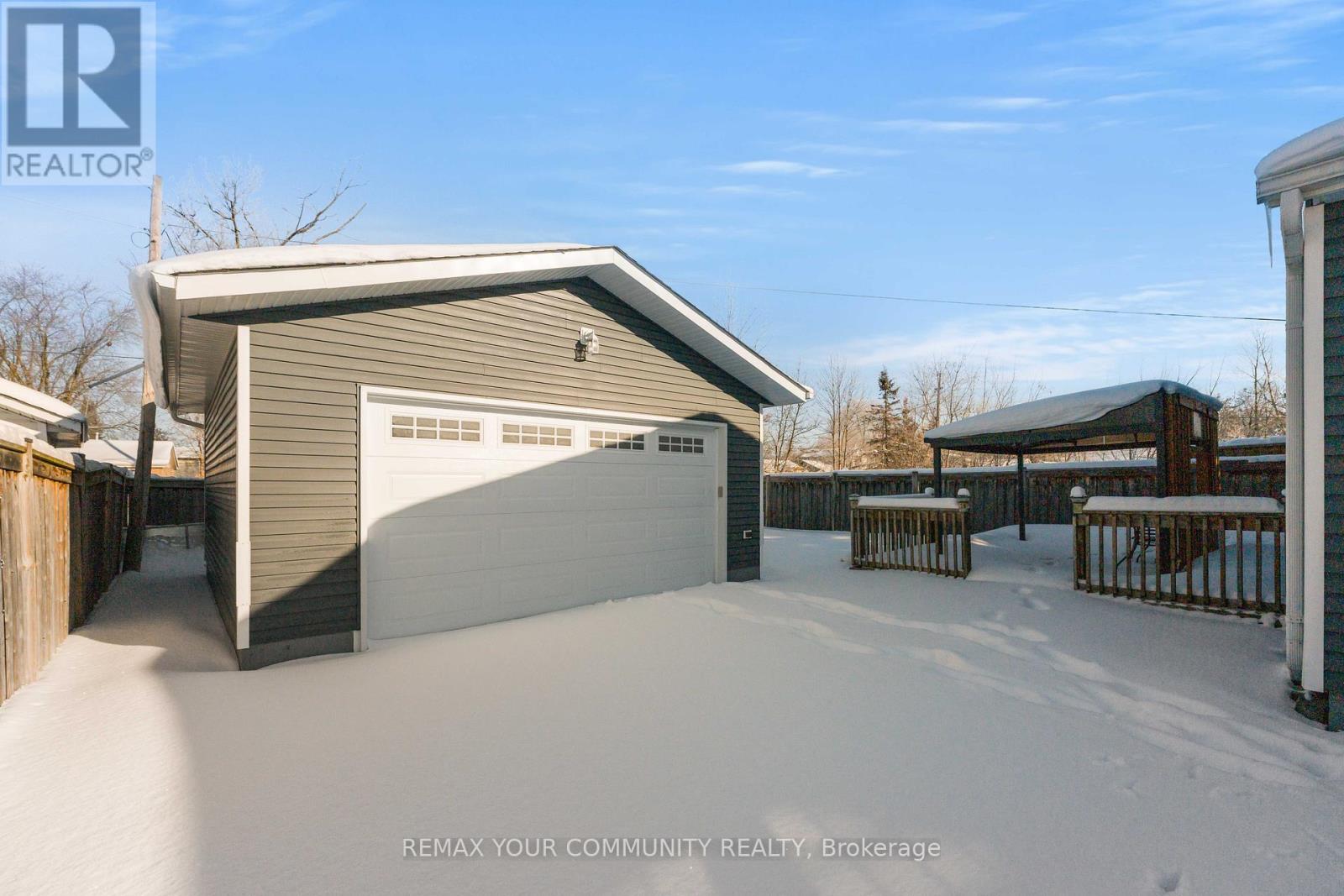 320 Pasadena Drive, Georgina, Ontario  L4P 2E3 - Photo 34 - N12765386