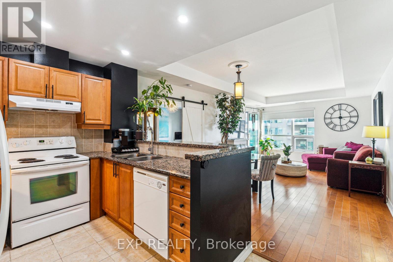 604 - 6 Toronto Street, Barrie (City Centre), Ontario  L4N 9R2 - Photo 10 - S12765346