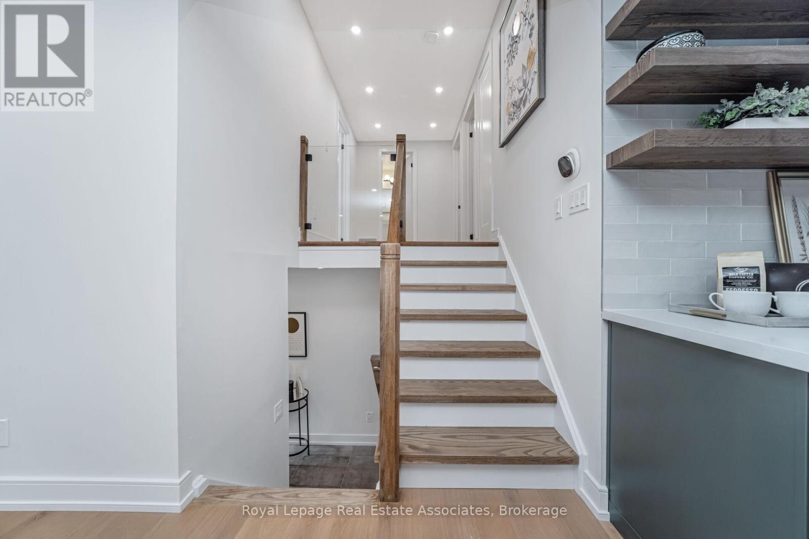 471 Valhalla Court, Oakville, Ontario  L6L 5M5 - Photo 17 - W12763916