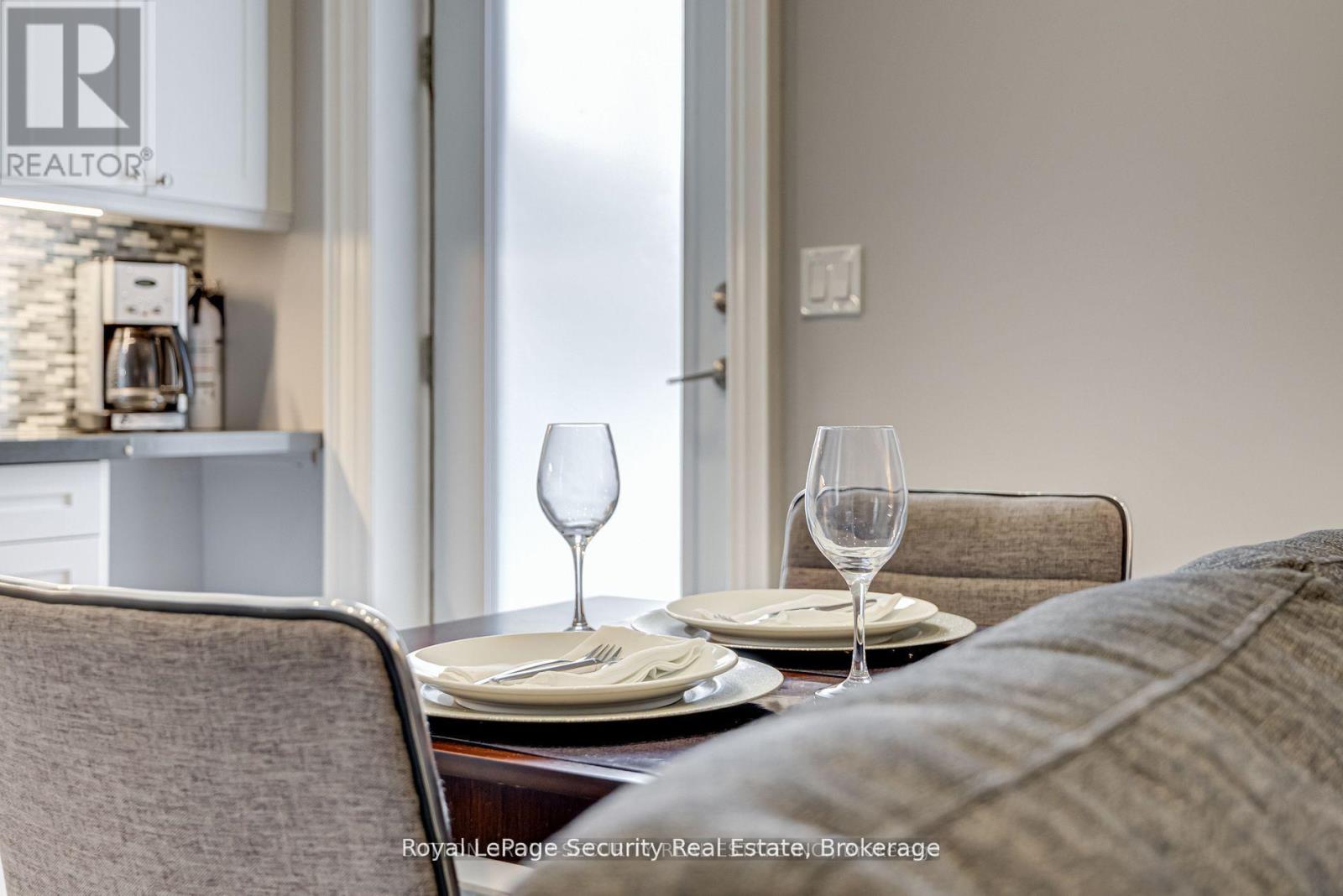 B - 184 Bartlett Avenue, Toronto, Ontario  M6H 3G1 - Photo 13 - W12765184