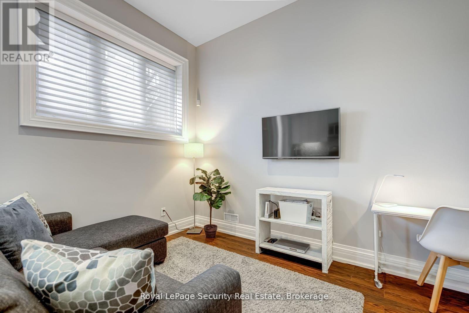 B - 184 Bartlett Avenue, Toronto, Ontario  M6H 3G1 - Photo 16 - W12765184