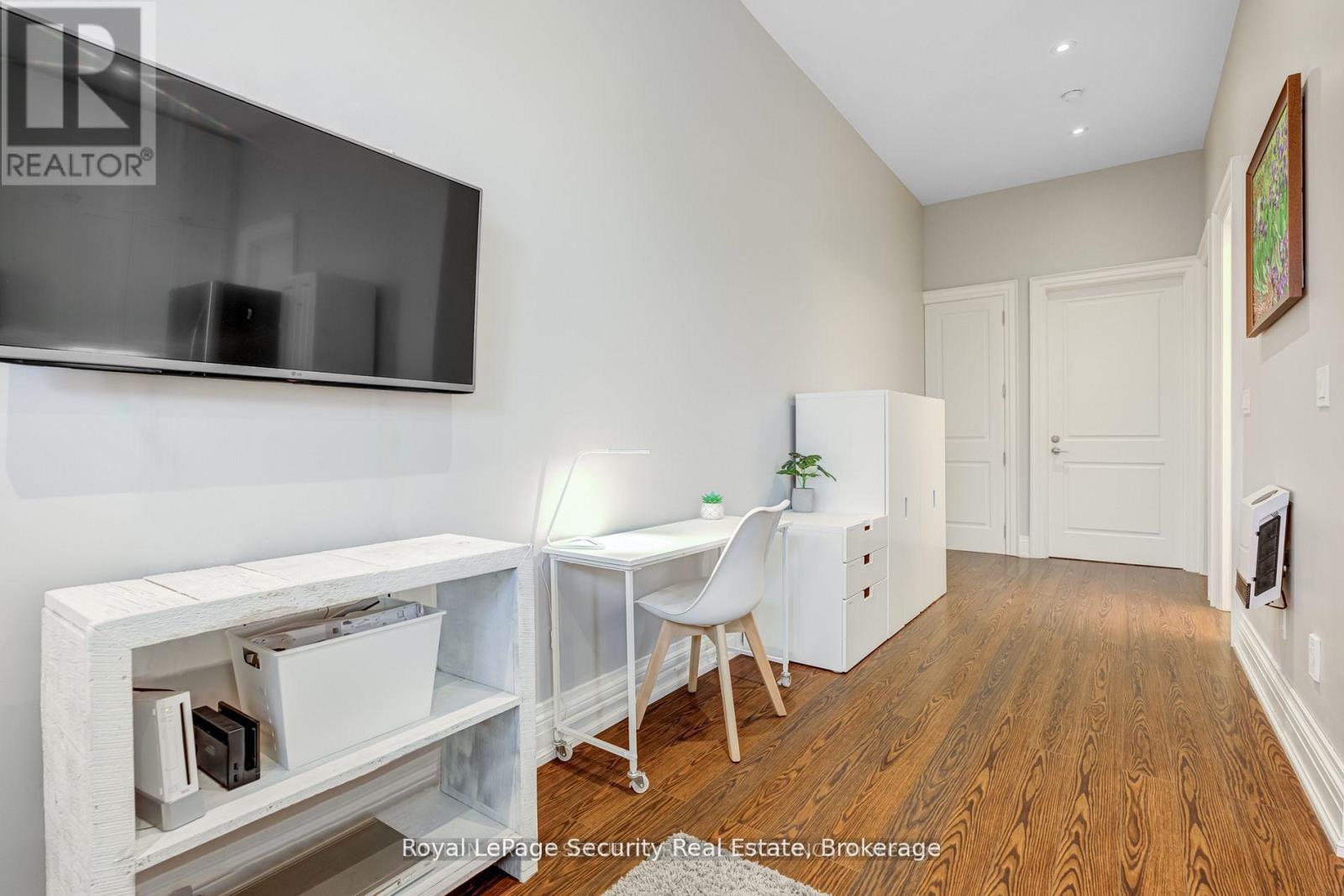 B - 184 Bartlett Avenue, Toronto, Ontario  M6H 3G1 - Photo 17 - W12765184