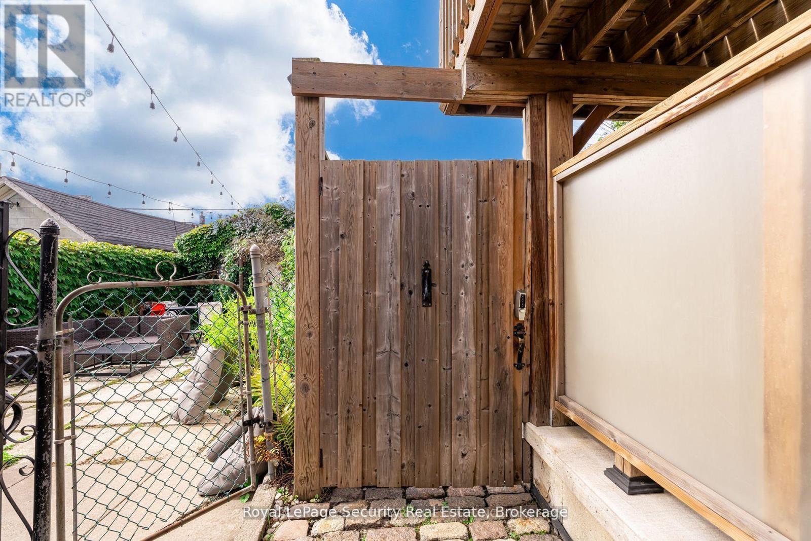 B - 184 Bartlett Avenue, Toronto, Ontario  M6H 3G1 - Photo 29 - W12765184