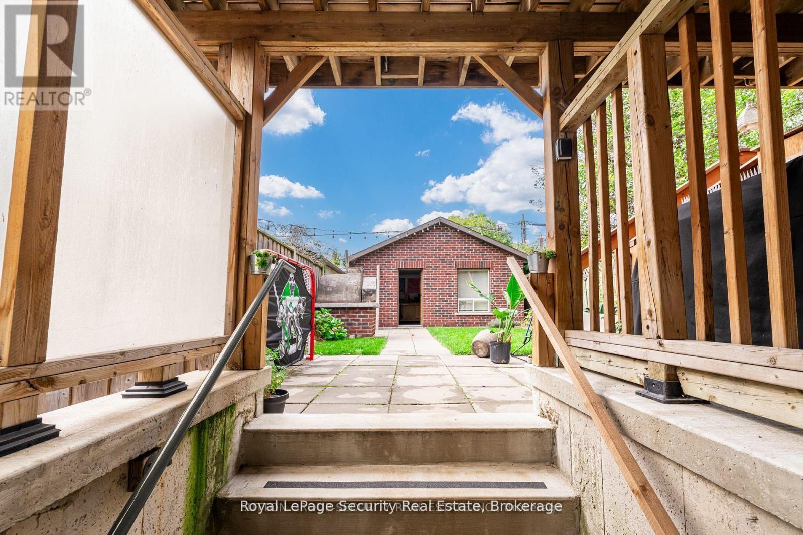 B - 184 Bartlett Avenue, Toronto, Ontario  M6H 3G1 - Photo 32 - W12765184