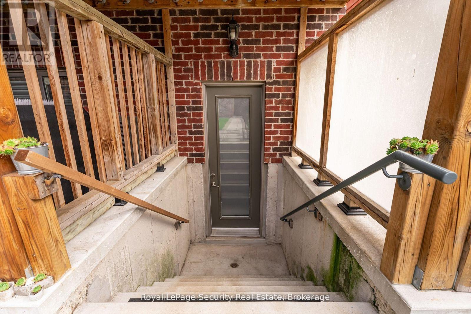 B - 184 Bartlett Avenue, Toronto, Ontario  M6H 3G1 - Photo 33 - W12765184