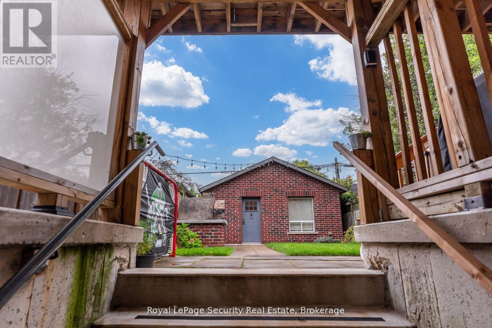 B - 184 Bartlett Avenue, Toronto, Ontario  M6H 3G1 - Photo 34 - W12765184