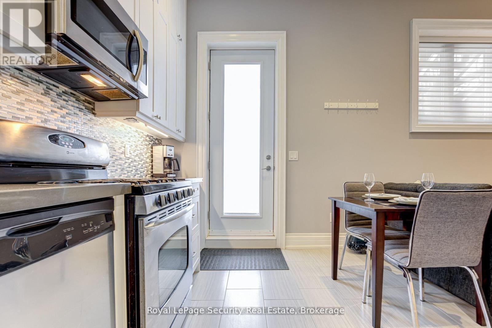 B - 184 Bartlett Avenue, Toronto, Ontario  M6H 3G1 - Photo 5 - W12765184