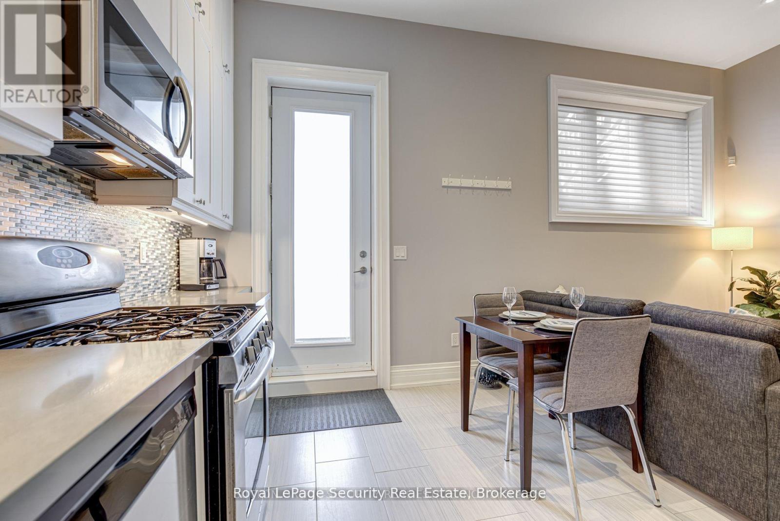 B - 184 Bartlett Avenue, Toronto, Ontario  M6H 3G1 - Photo 7 - W12765184