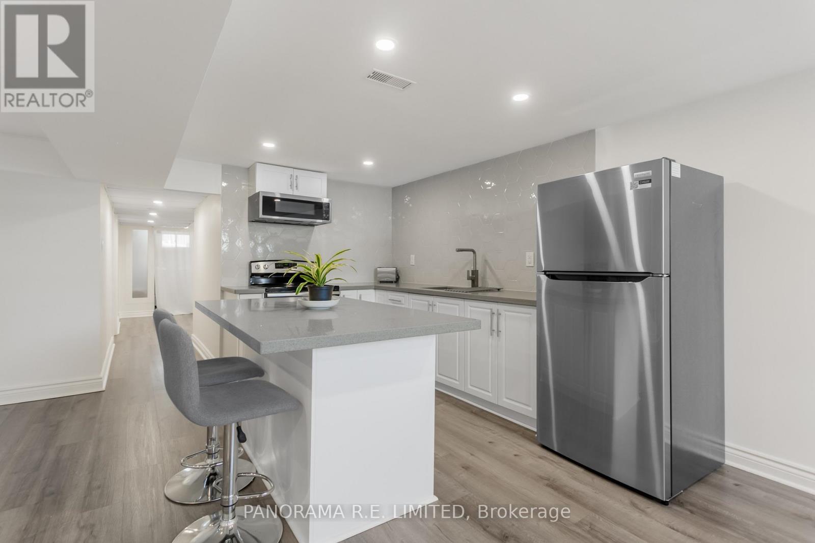 Lower - 66 Vanguard Drive, Toronto, Ontario  M9B 5E6 - Photo 3 - W12765218