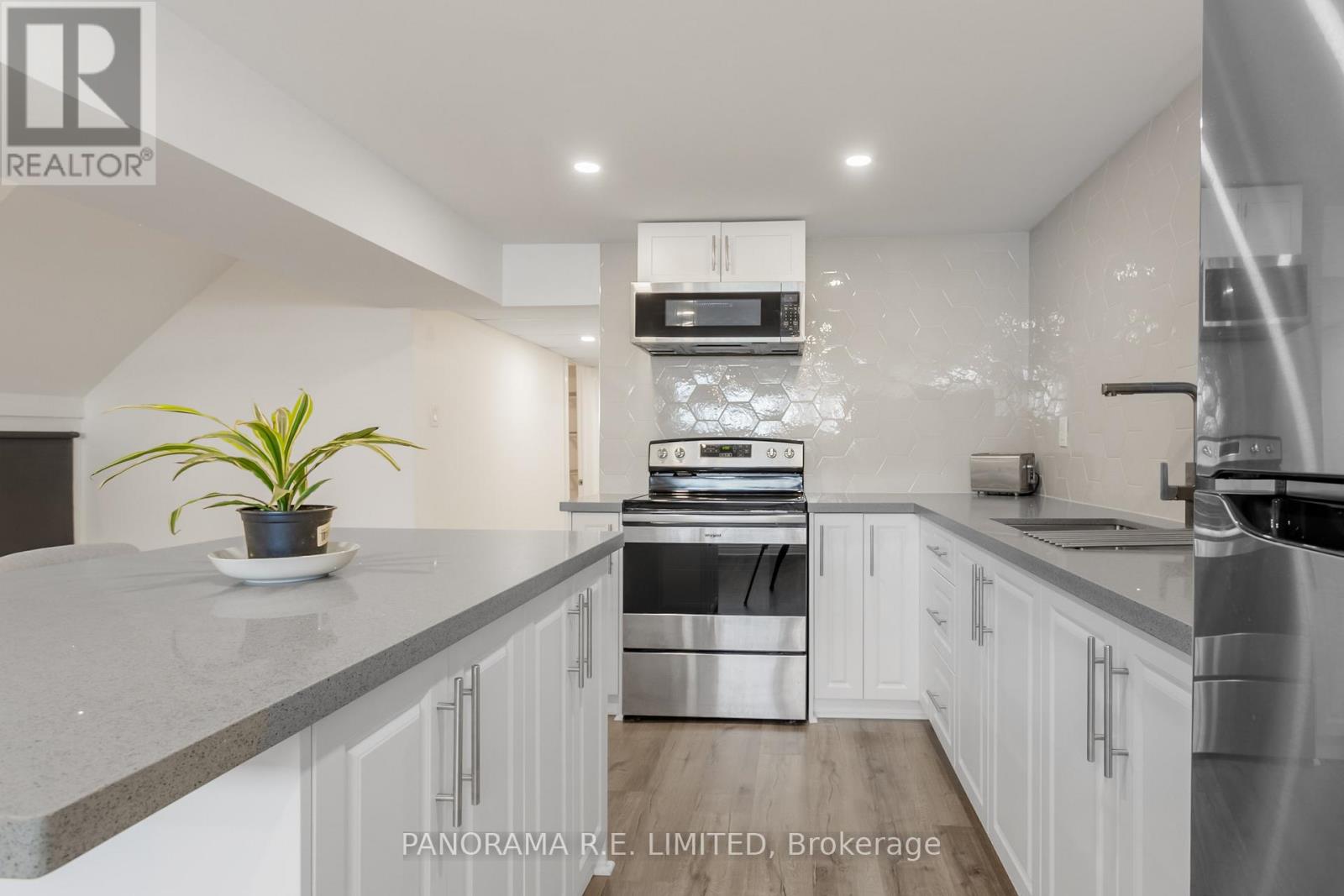 Lower - 66 Vanguard Drive, Toronto, Ontario  M9B 5E6 - Photo 4 - W12765218