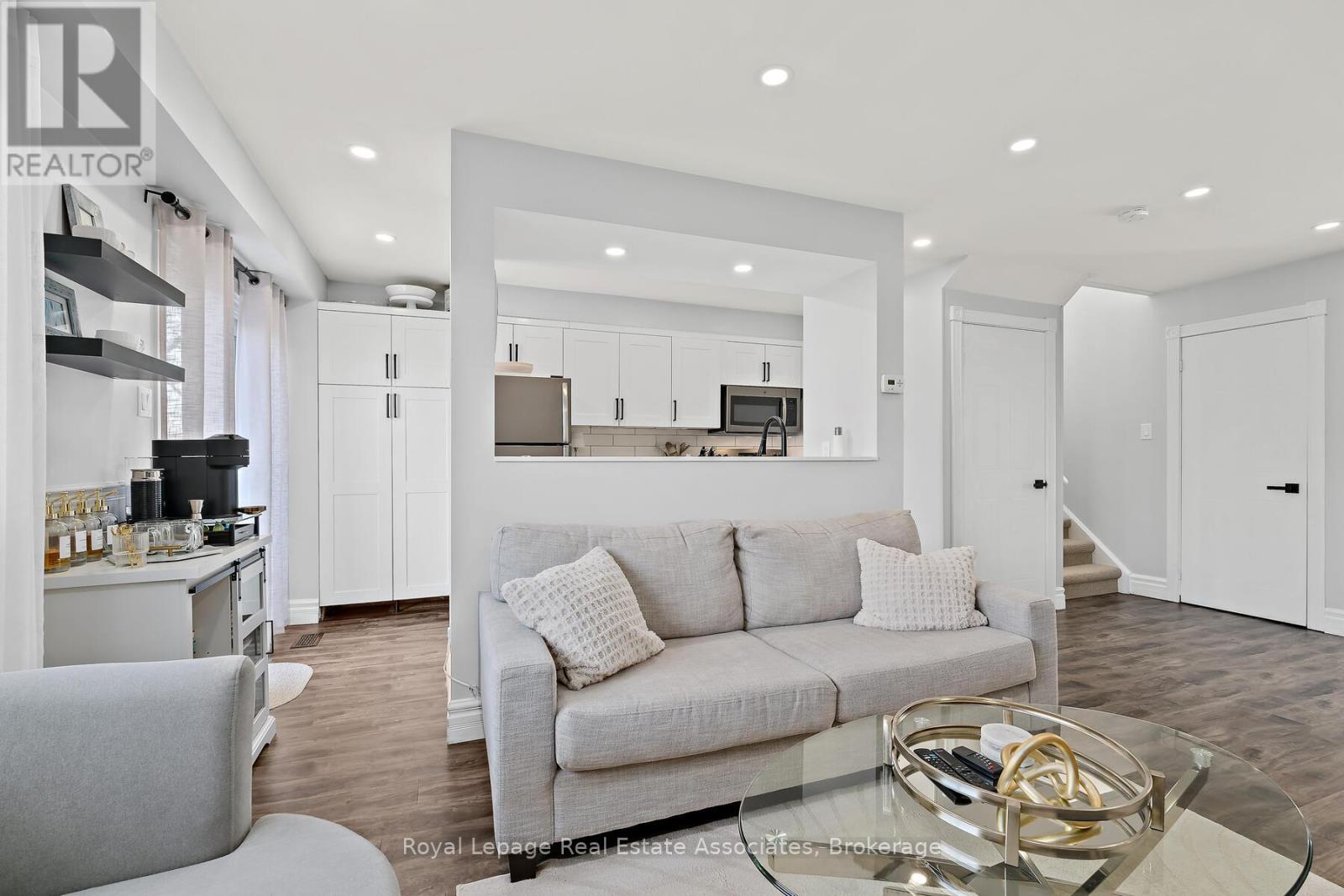 19 Stewart Maclaren Road, Halton Hills, Ontario  L7G 5L8 - Photo 10 - W12765220