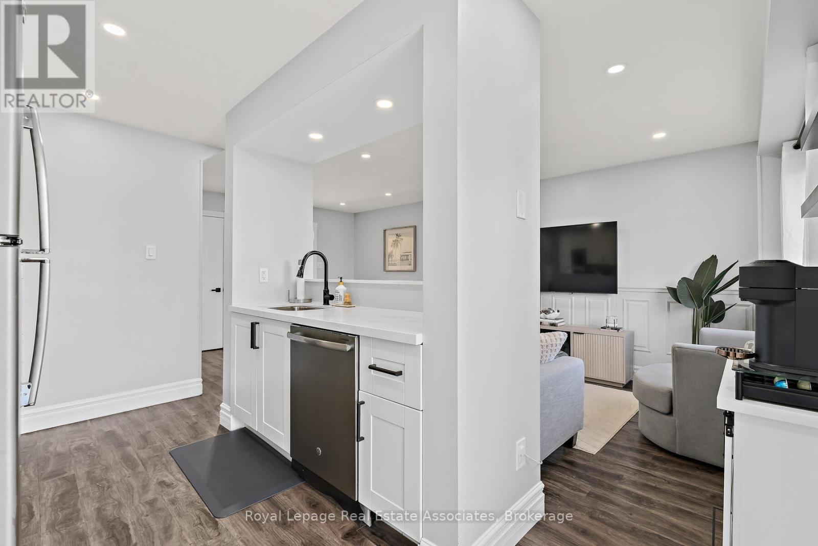 19 Stewart Maclaren Road, Halton Hills, Ontario  L7G 5L8 - Photo 14 - W12765220