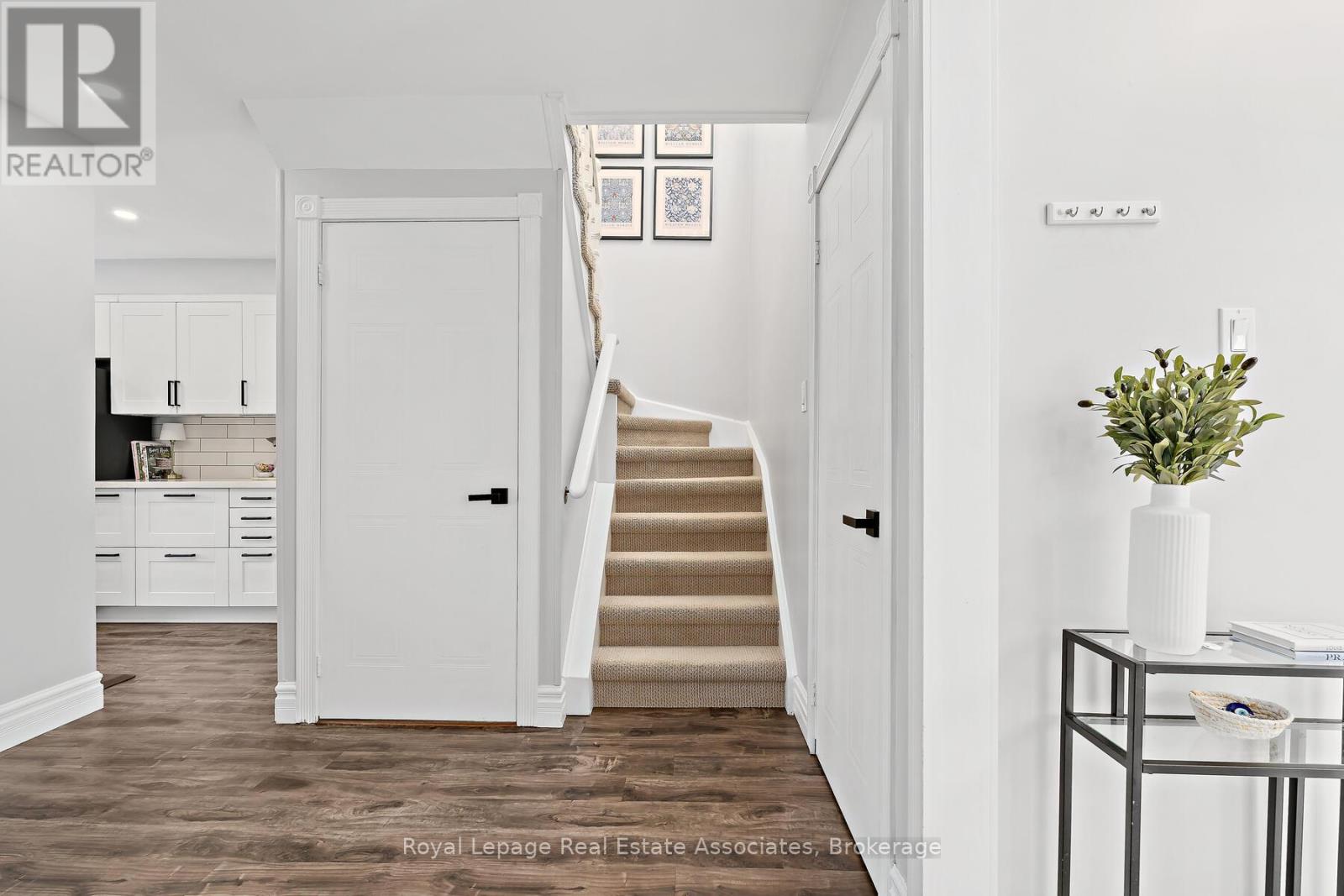 19 Stewart Maclaren Road, Halton Hills, Ontario  L7G 5L8 - Photo 17 - W12765220