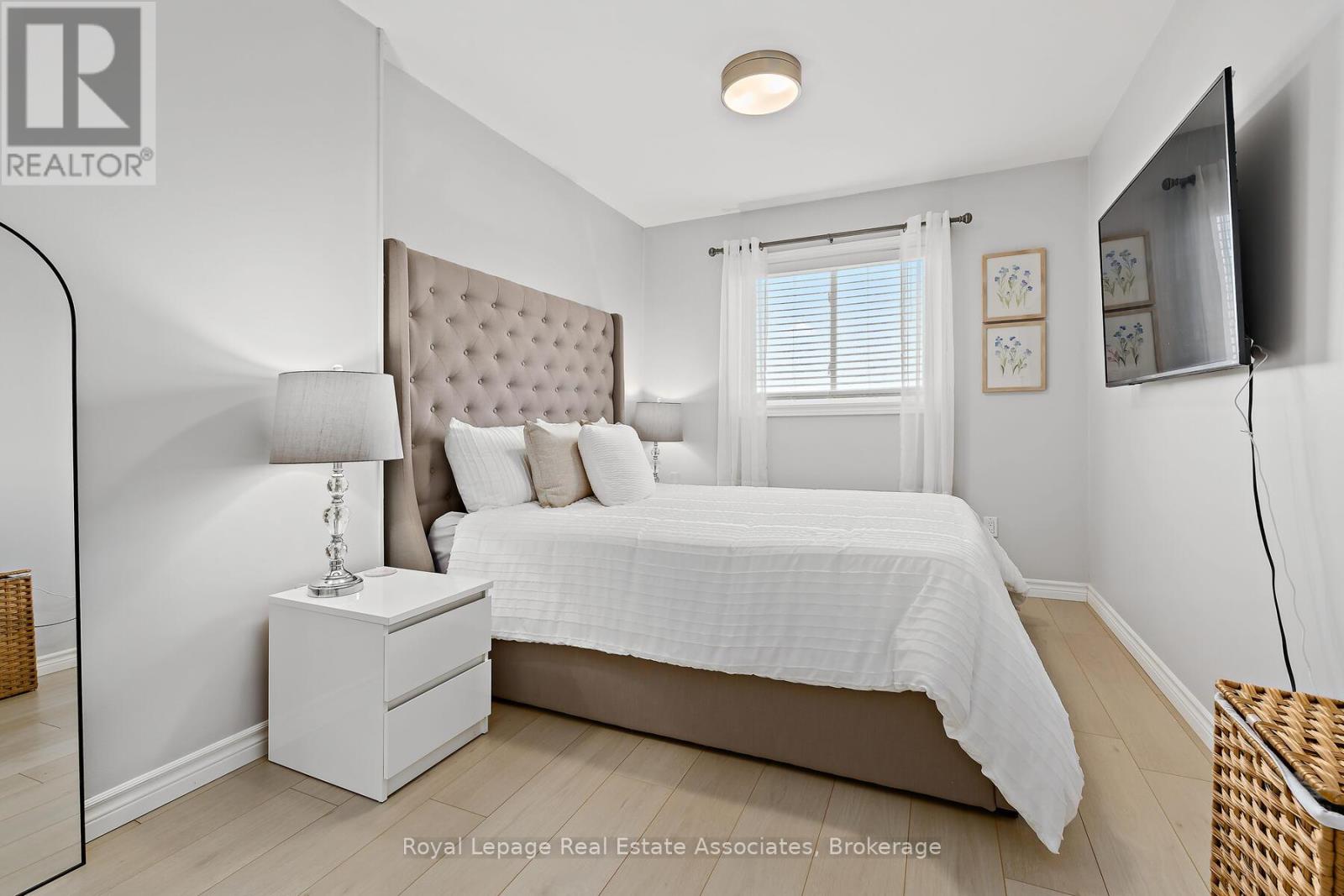 19 Stewart Maclaren Road, Halton Hills, Ontario  L7G 5L8 - Photo 19 - W12765220