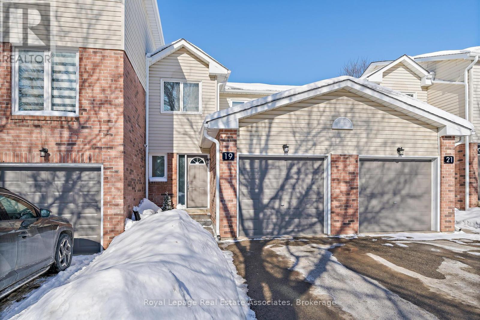 19 Stewart Maclaren Road, Halton Hills, Ontario  L7G 5L8 - Photo 2 - W12765220