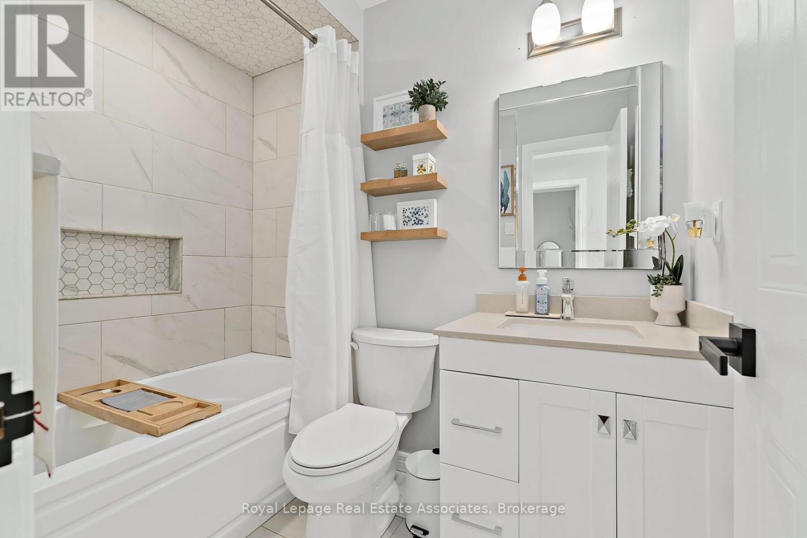 19 Stewart Maclaren Road, Halton Hills, Ontario  L7G 5L8 - Photo 23 - W12765220