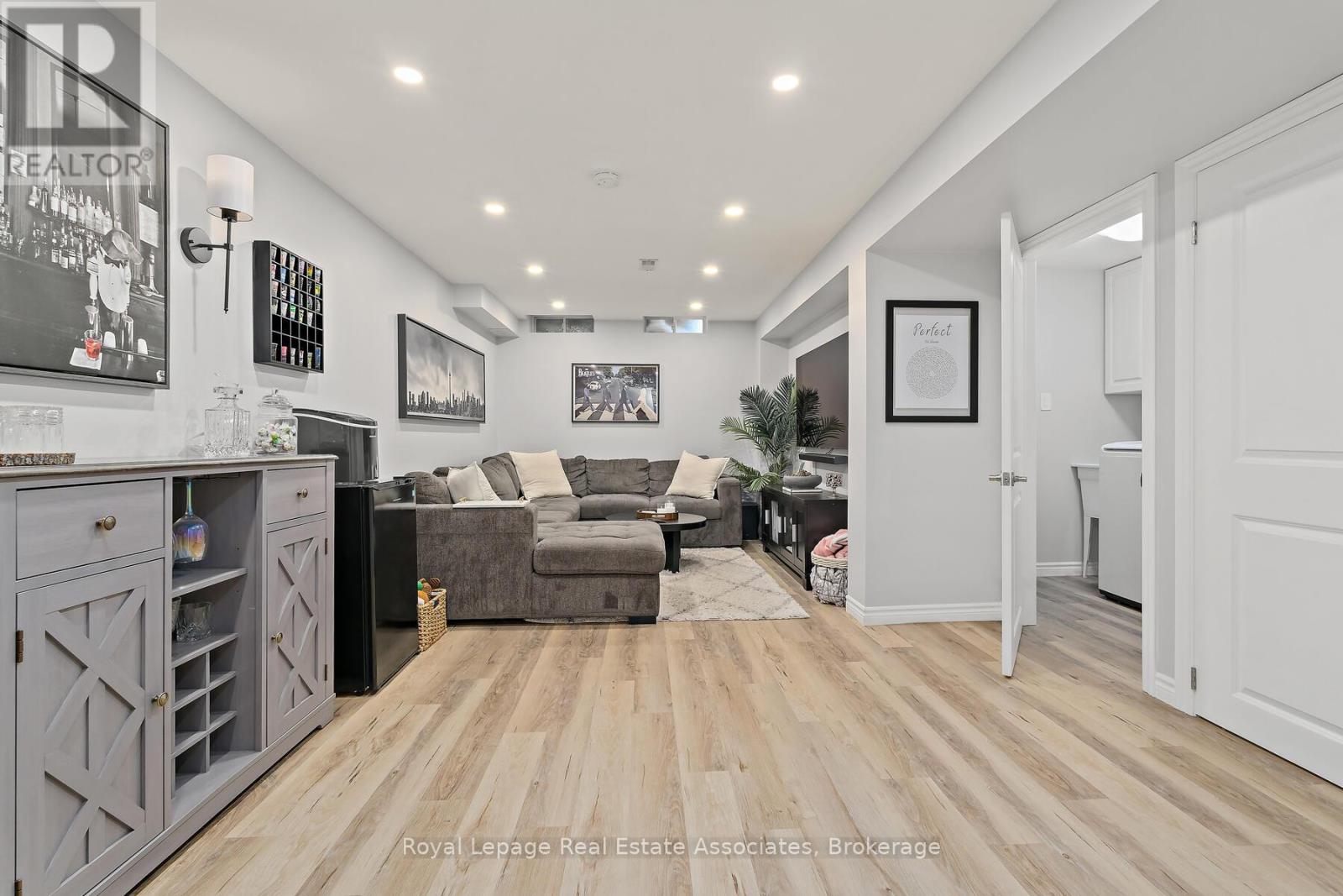 19 Stewart Maclaren Road, Halton Hills, Ontario  L7G 5L8 - Photo 25 - W12765220